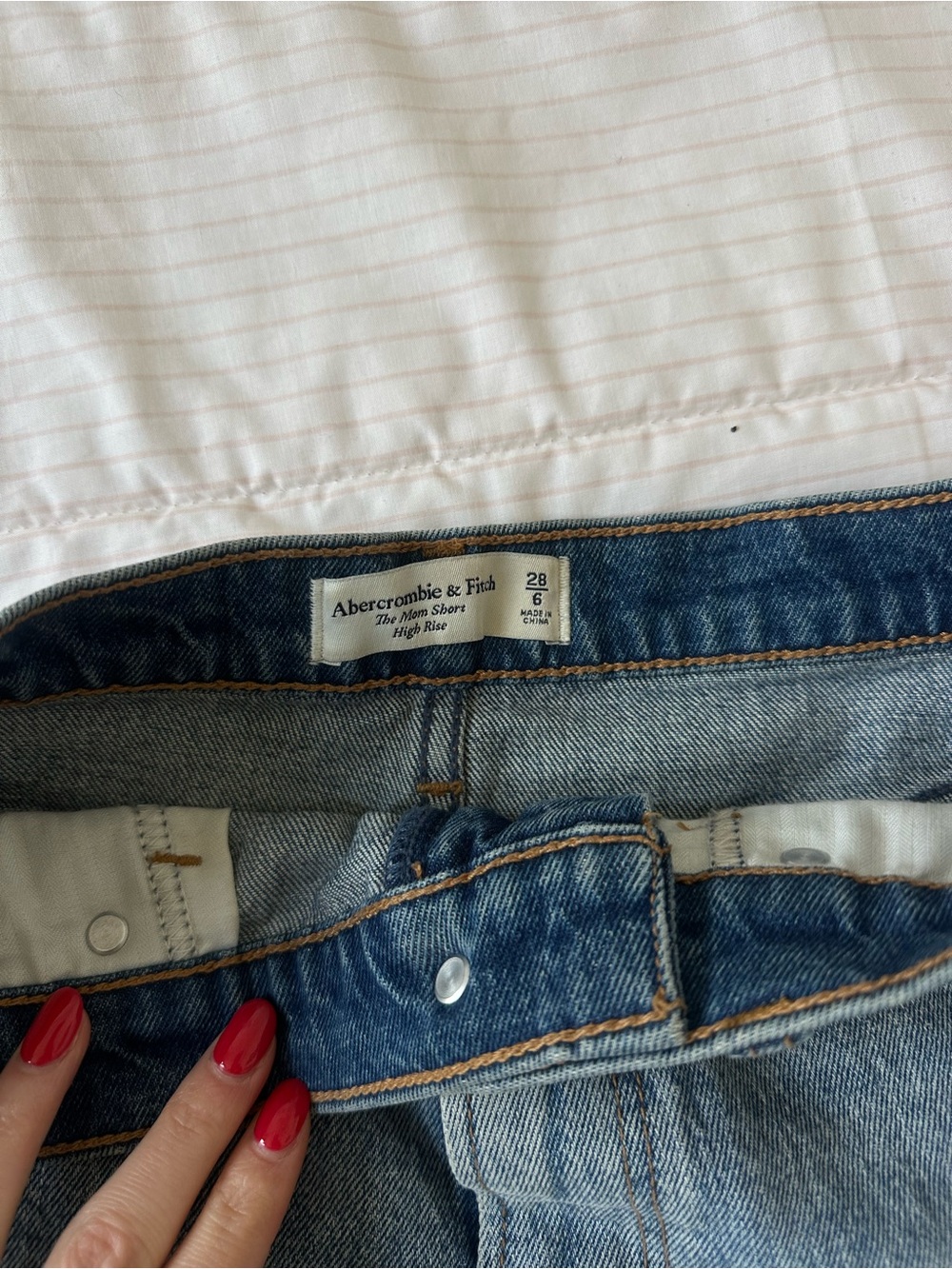 Abercrombie mom short size 28 - Picture 3 of 3